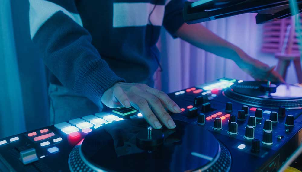 DJ