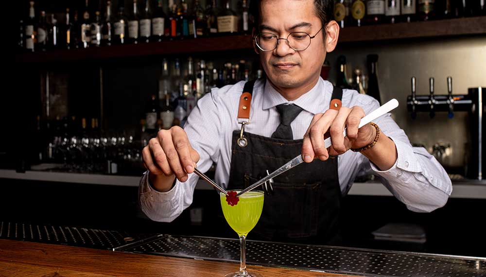 Dirty Habit bartender making a cocktail